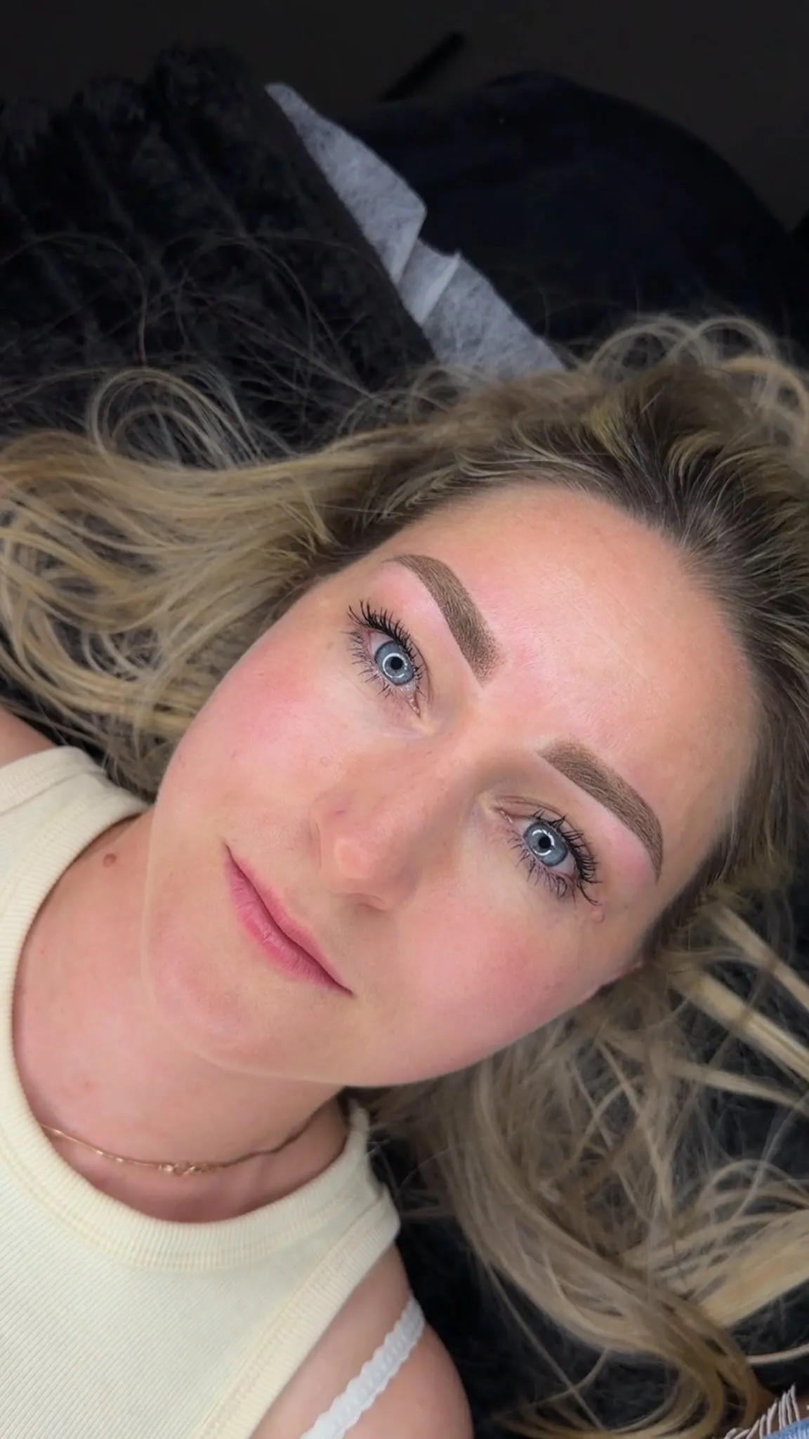Permanentný make-up obočia — práca Aleny Savchuk