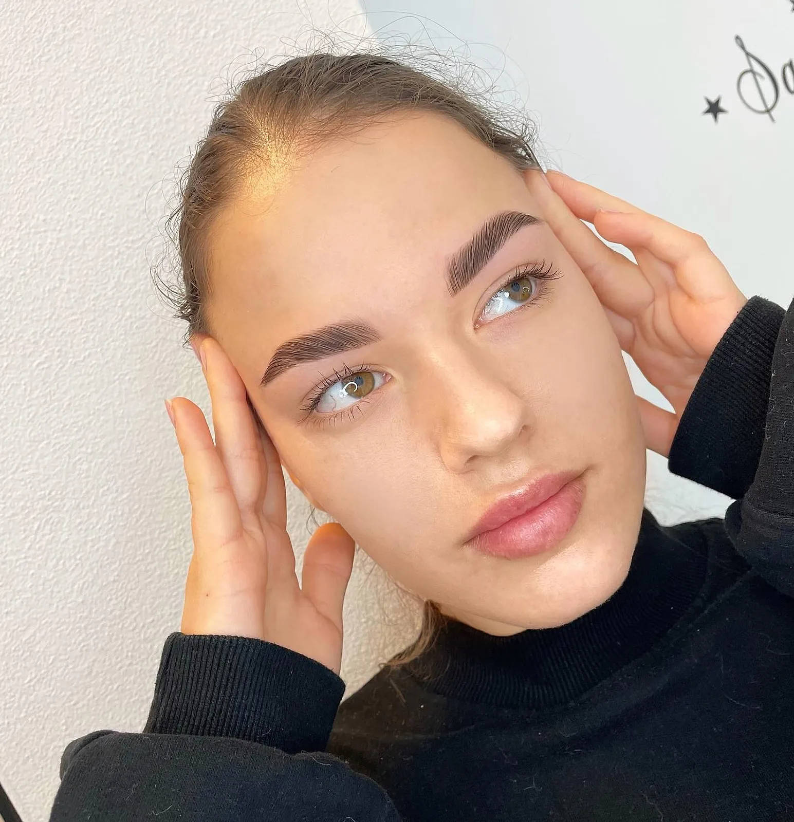 Permanentný make-up obočia — práca Aleny Savchuk