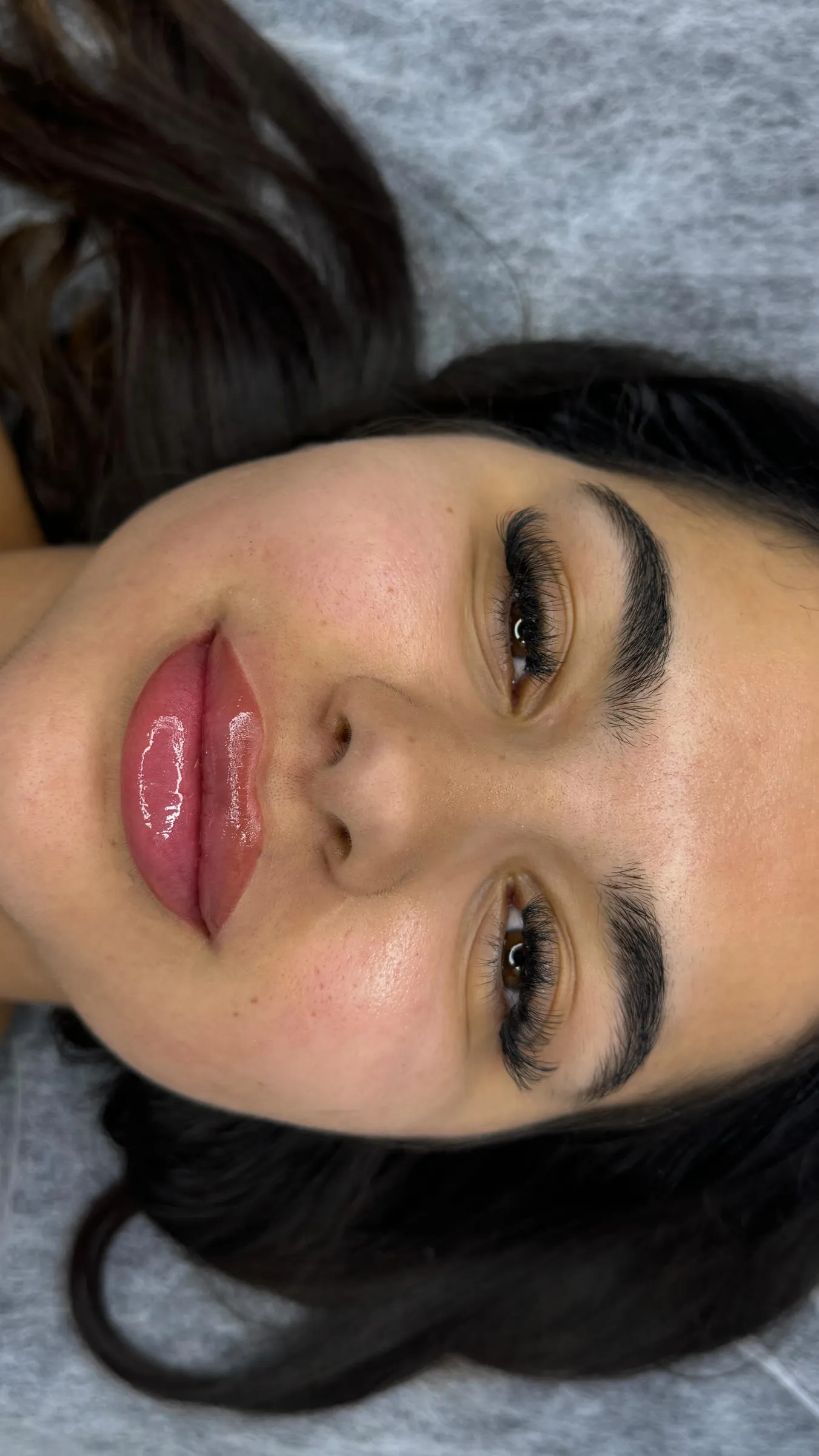 Permanentný make-up obočia a pier — práca Aleny Savchuk