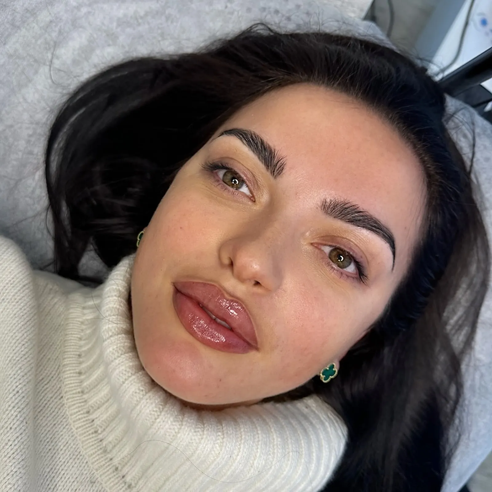 Permanentný make-up obočia a pier — práca Aleny Savchuk